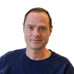 广州白云发生山体滑坡致房屋受损14人被困，已救出7人